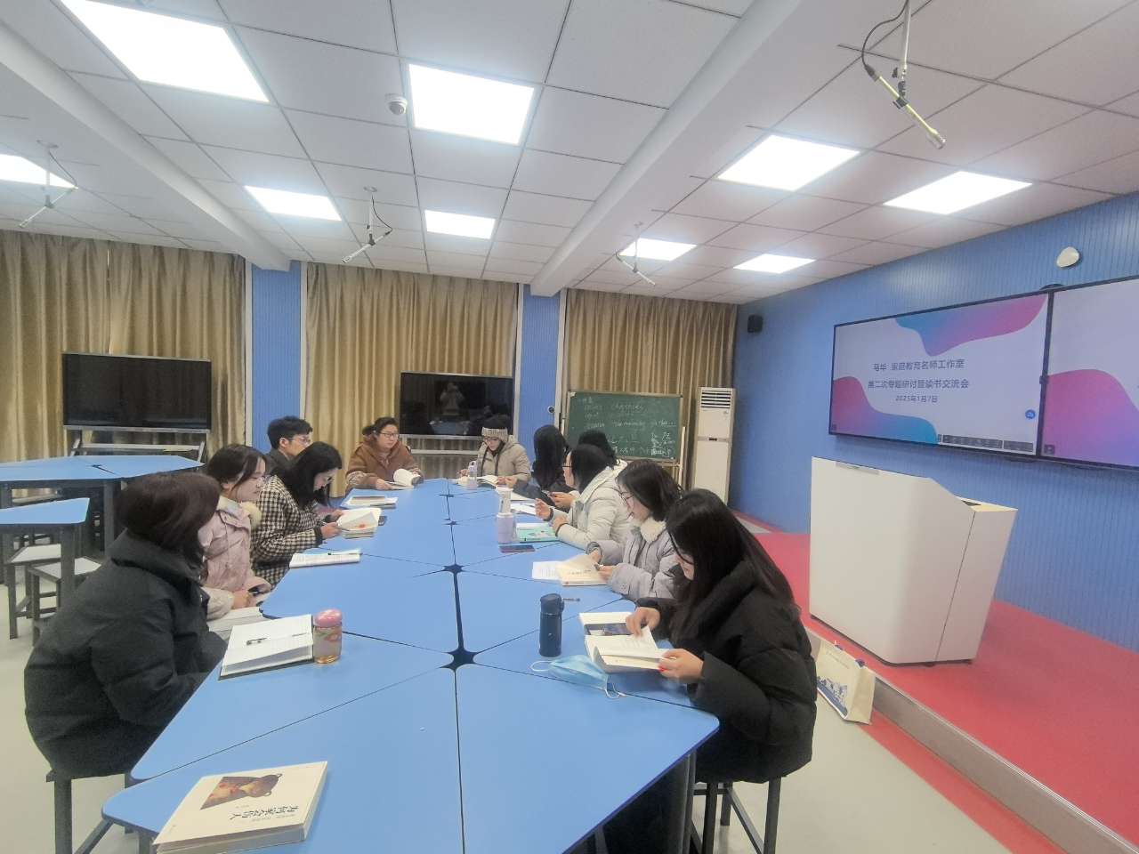 家庭教育工作室举行第二次专题研讨